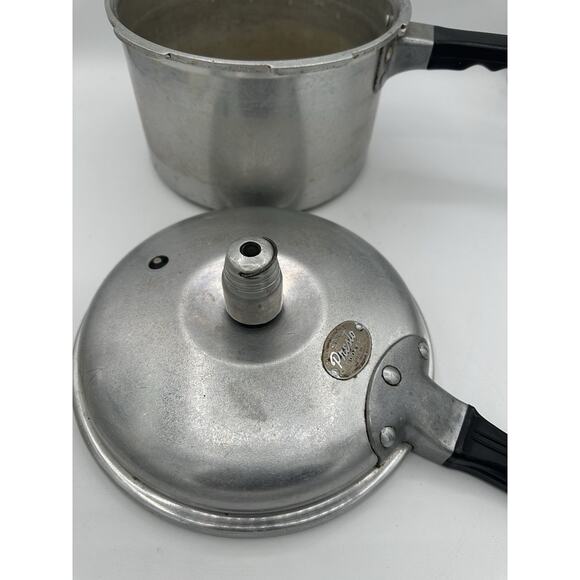 Vintage Presto Pressure Cooker Master 604-4 Quart w/Weight & Older Gasket Seal - Picture 5 of 8